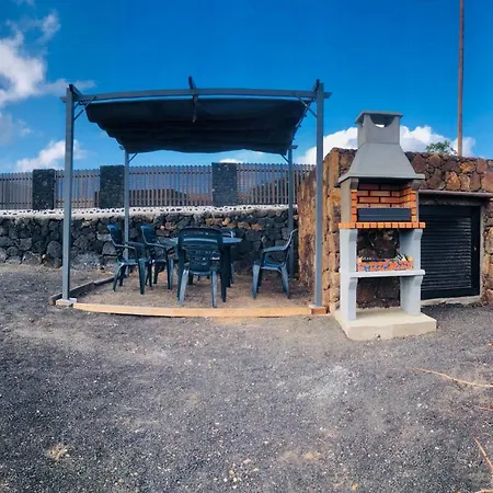 Alegria In The Stunning Village Of Mozaga, Lanzarote דירה